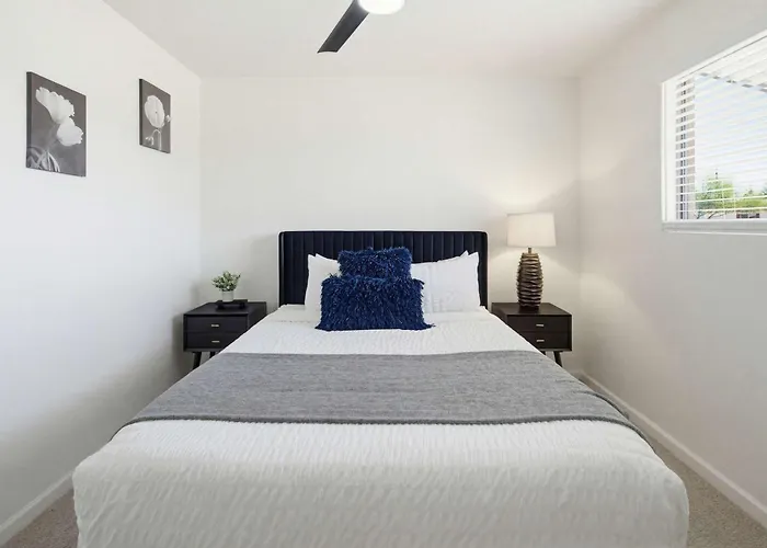 Modern Comphy In With Pool *