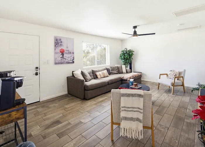 Modern Comphy In With Pool *