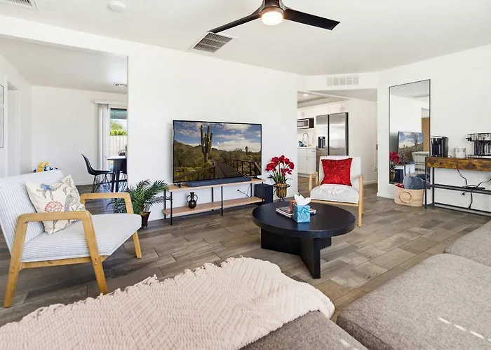 Modern Comphy In With Pool Tempe