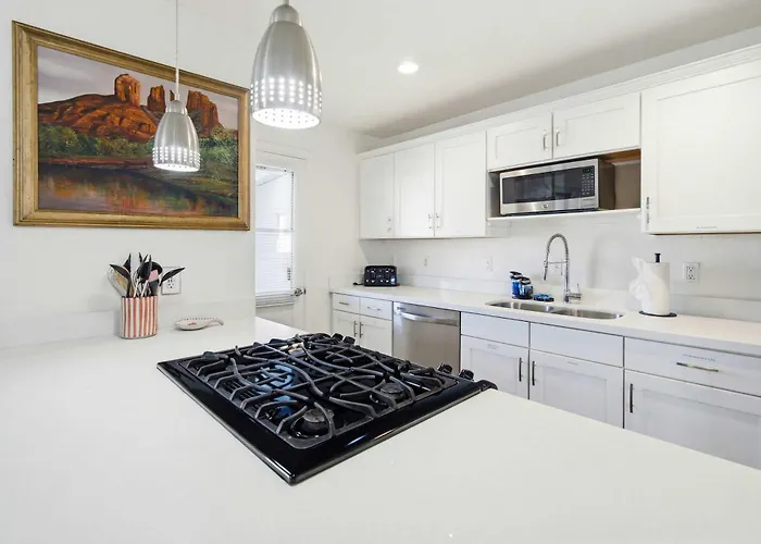 Modern Comphy In With Pool Tempe